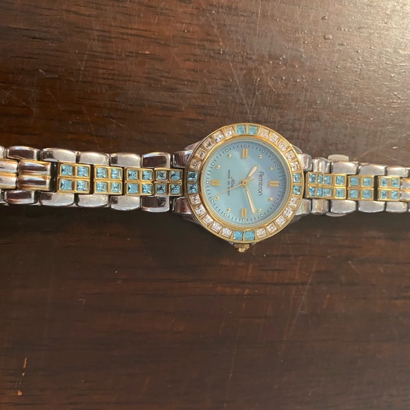 Armitron woman’s quarts watch waterproof - Picture 2 of 10